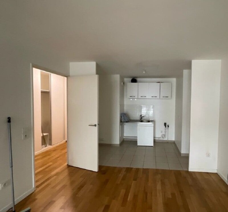 Flat Rue Jean-Baptiste Charcot in Massy