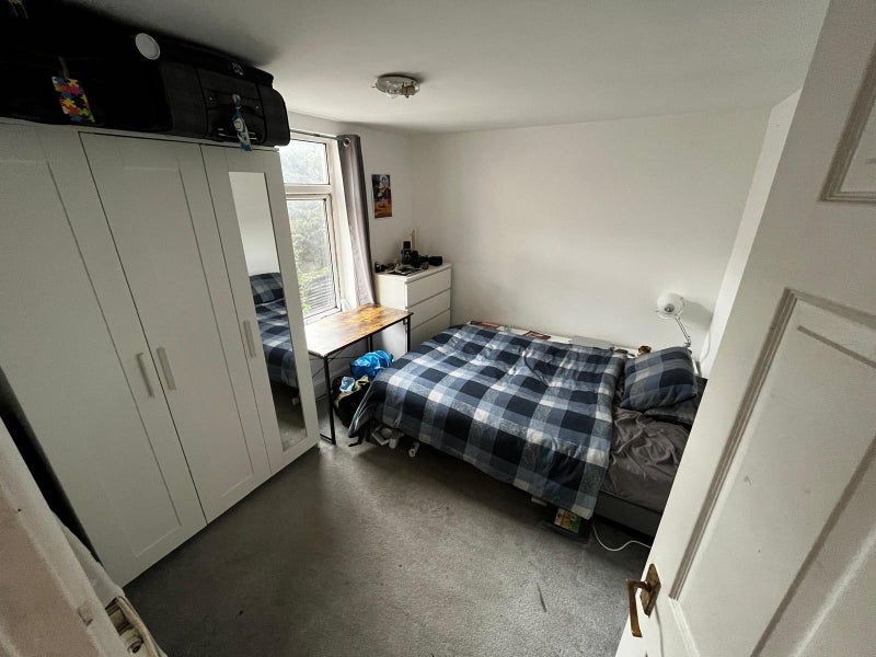 Room Brookfield Road in Greater London