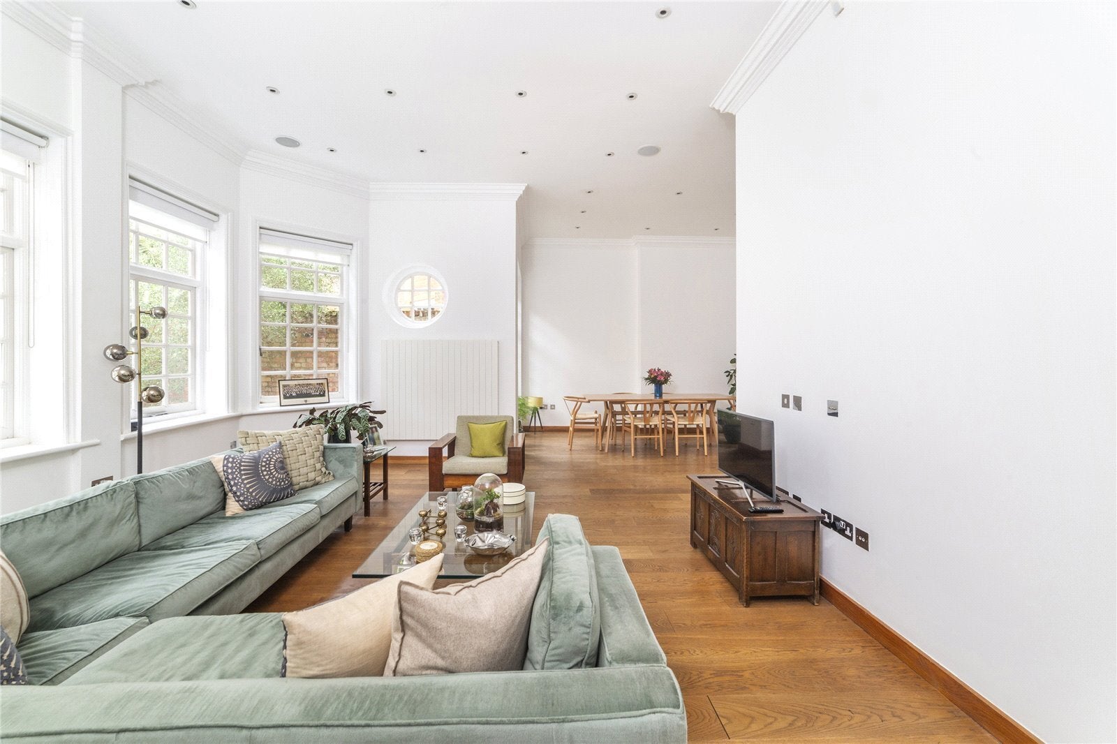 Flat Bracknell Gardens in Greater London