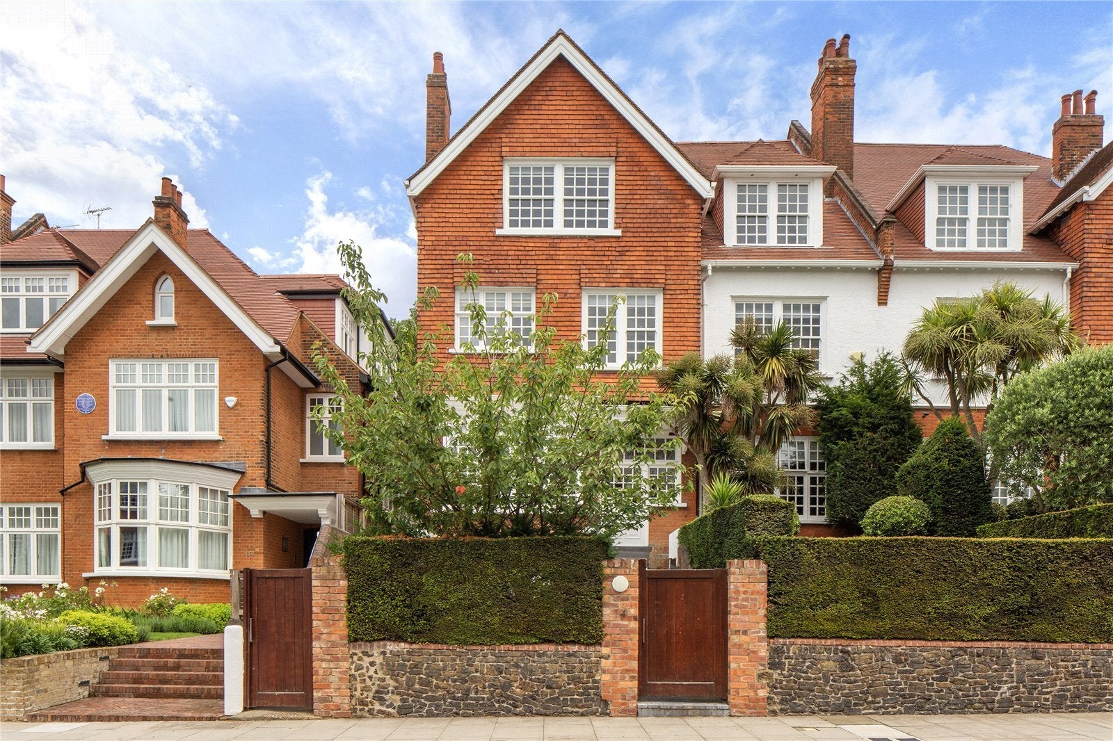 Flat Bracknell Gardens in Greater London