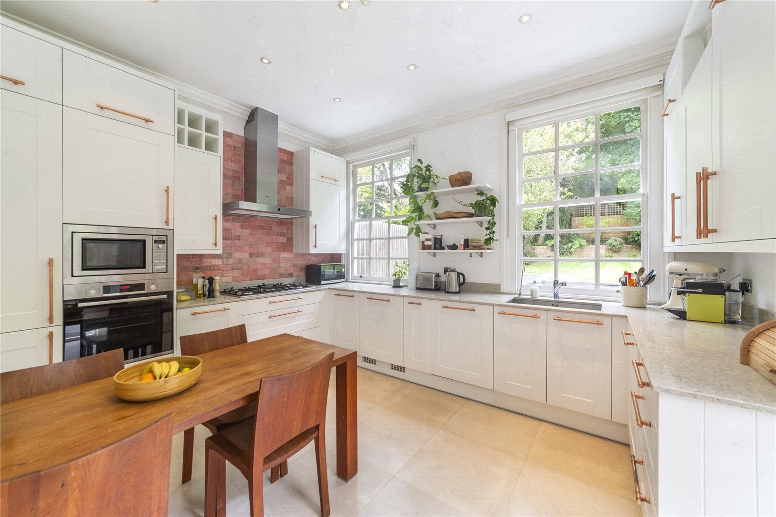 Flat Bracknell Gardens in Greater London
