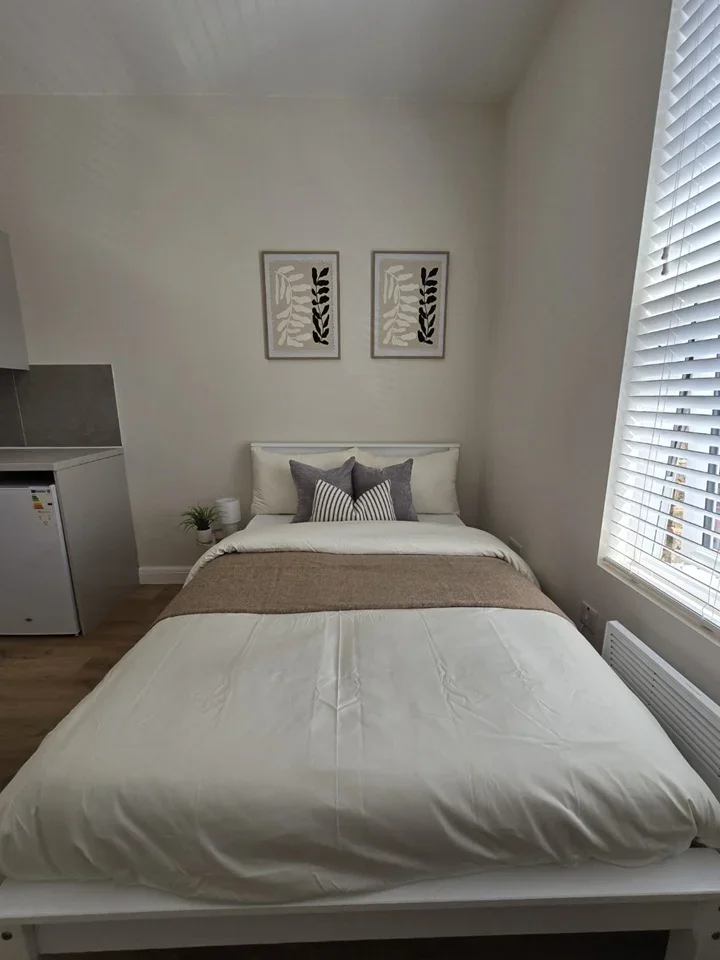 Room Beatrice Road in Greater London