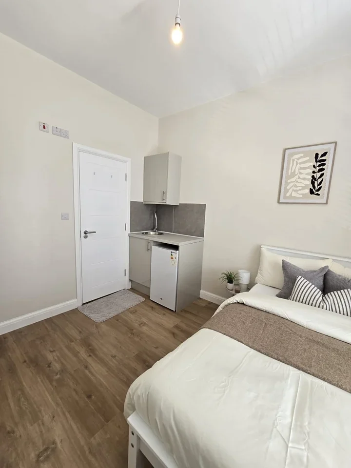 Room Beatrice Road in Greater London