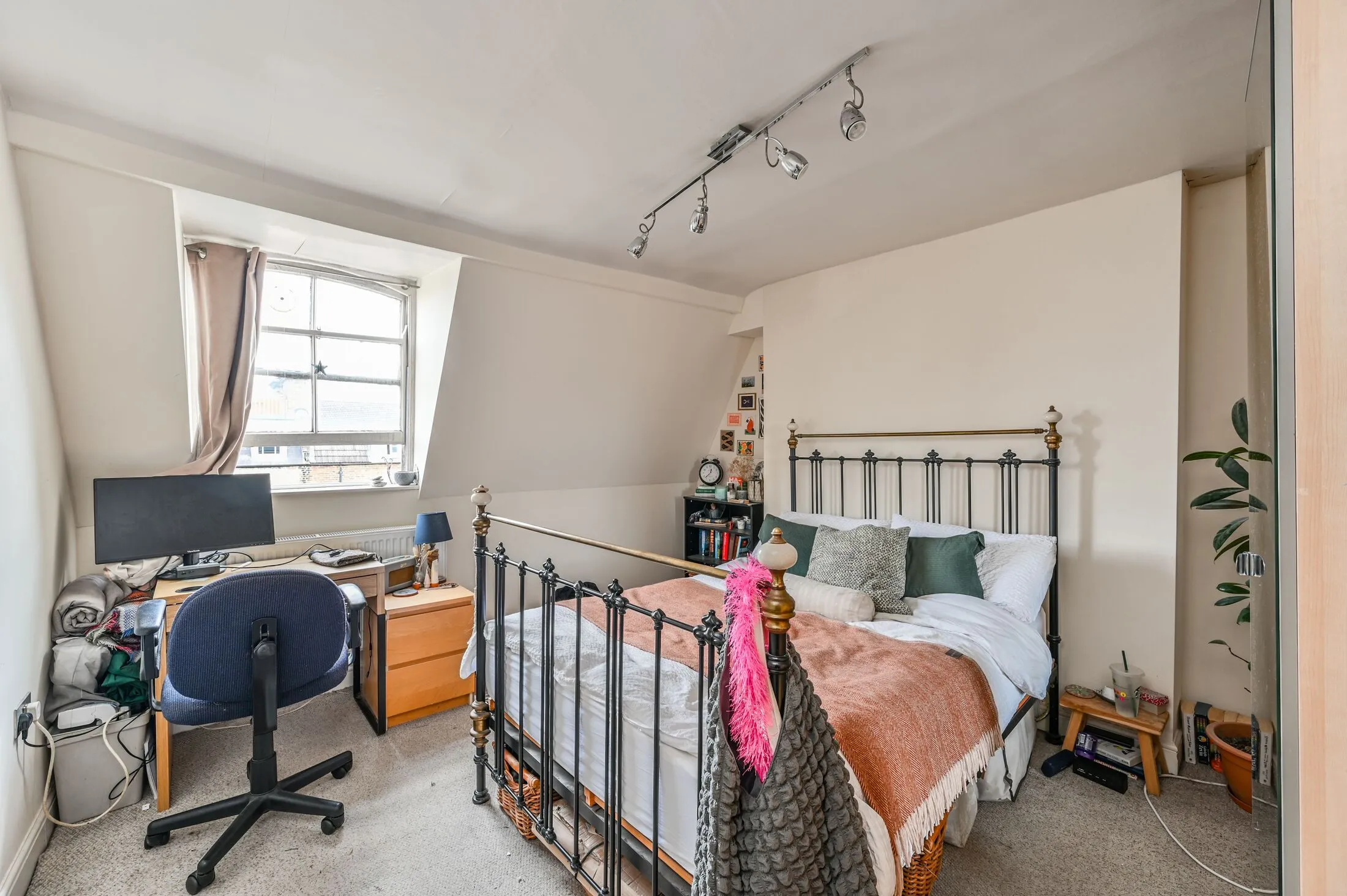 Flat Louvaine Road in Greater London