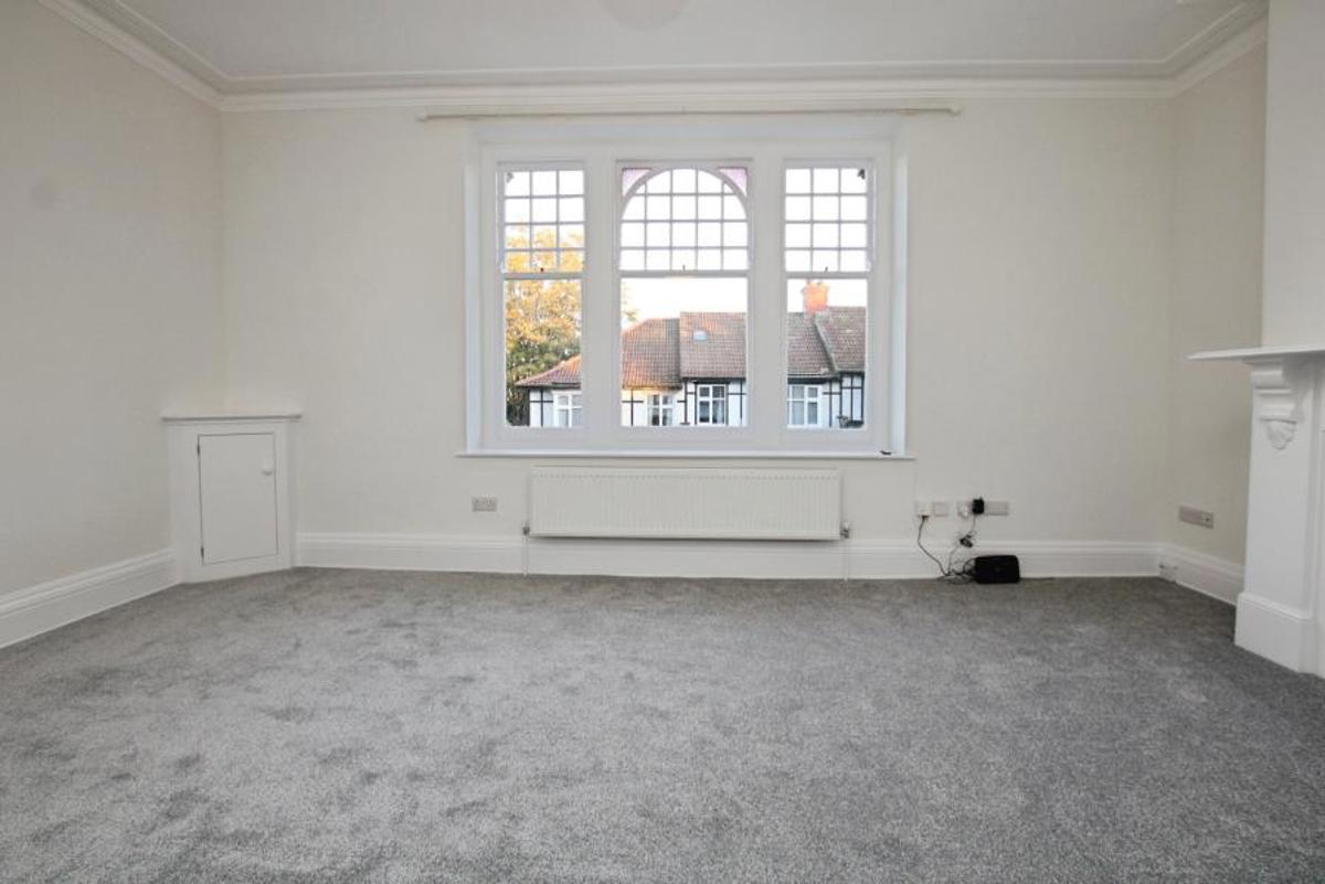 Flat Henleaze Road in Bristol