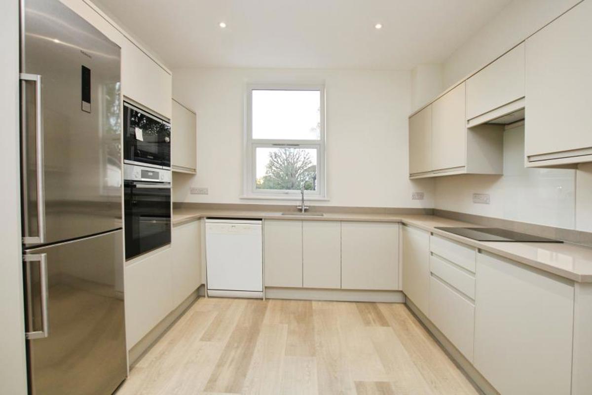 Flat Henleaze Road in Bristol
