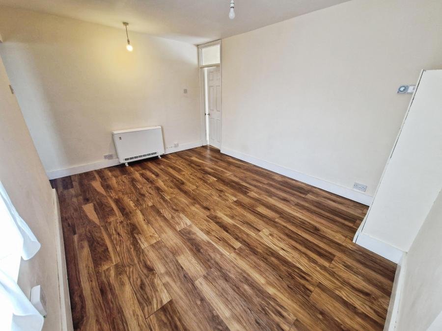 Flat Hitchin Road in Luton