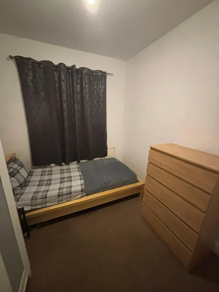Room Ellesmere Road in Greater London
