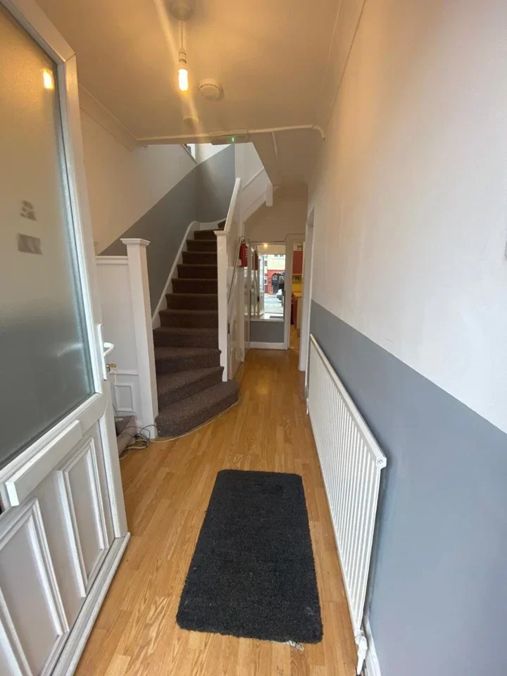 Room Ellesmere Road in Greater London
