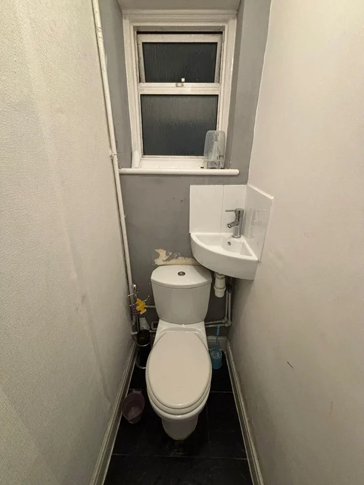 Room Ellesmere Road in Greater London