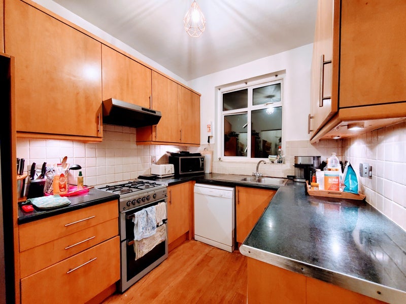 Room Augustus Road in Greater London