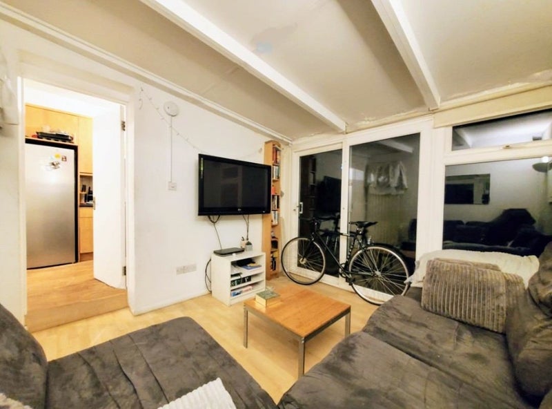 Room Augustus Road in Greater London