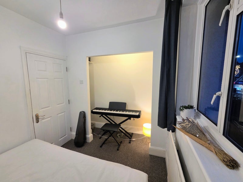 Room Augustus Road in Greater London