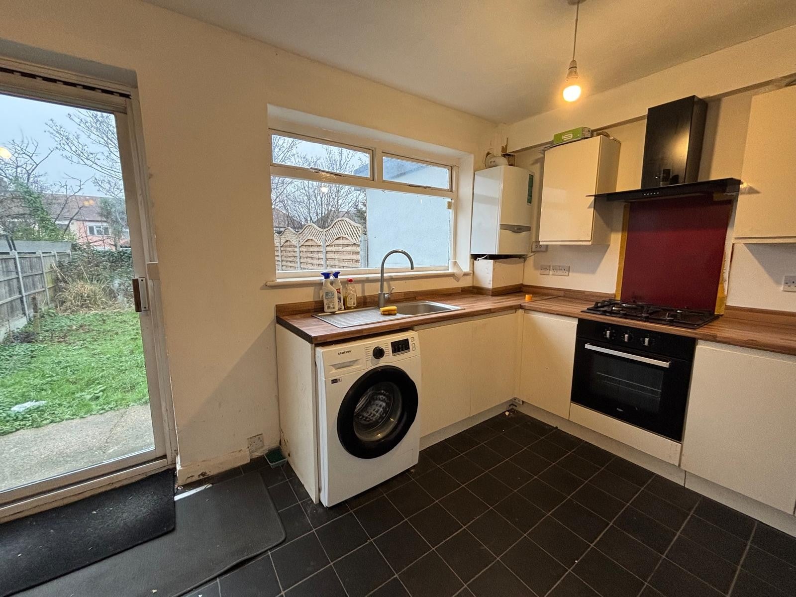 House Ashurst Drive in Greater London