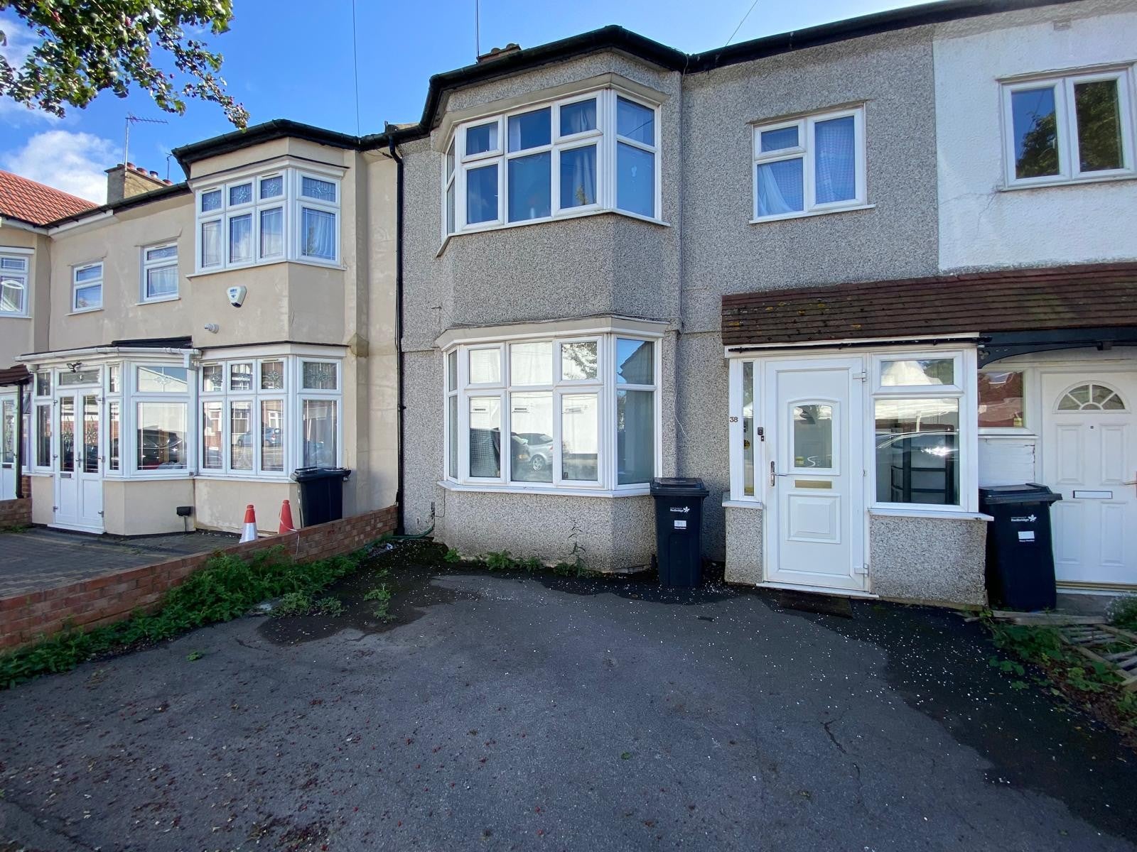 House Ashurst Drive in Greater London