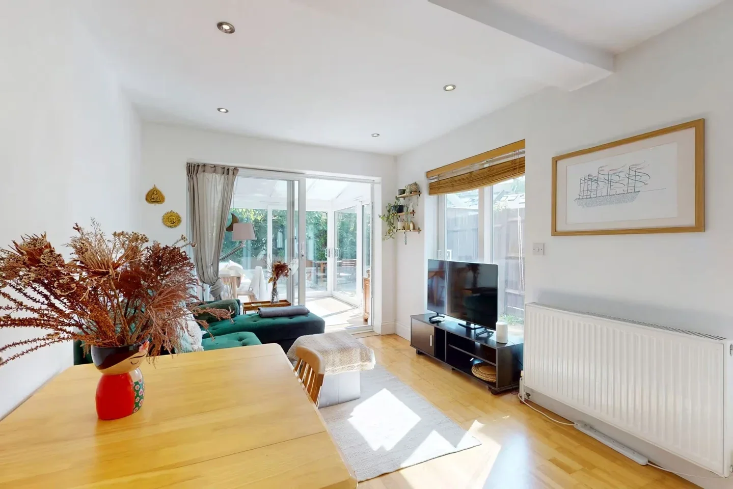 Flat Charteris Road in Greater London