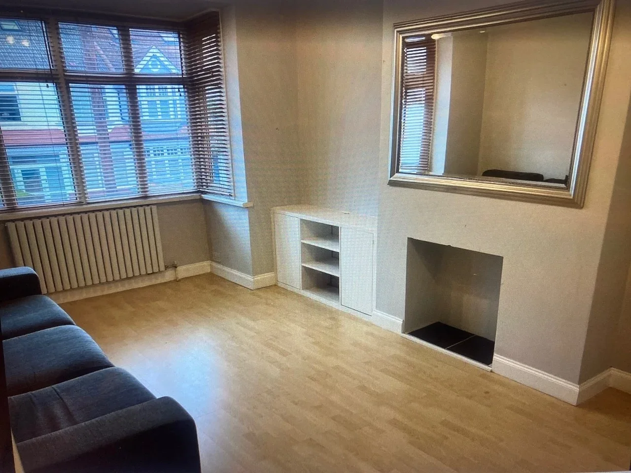 Flat Abbott Avenue in Greater London