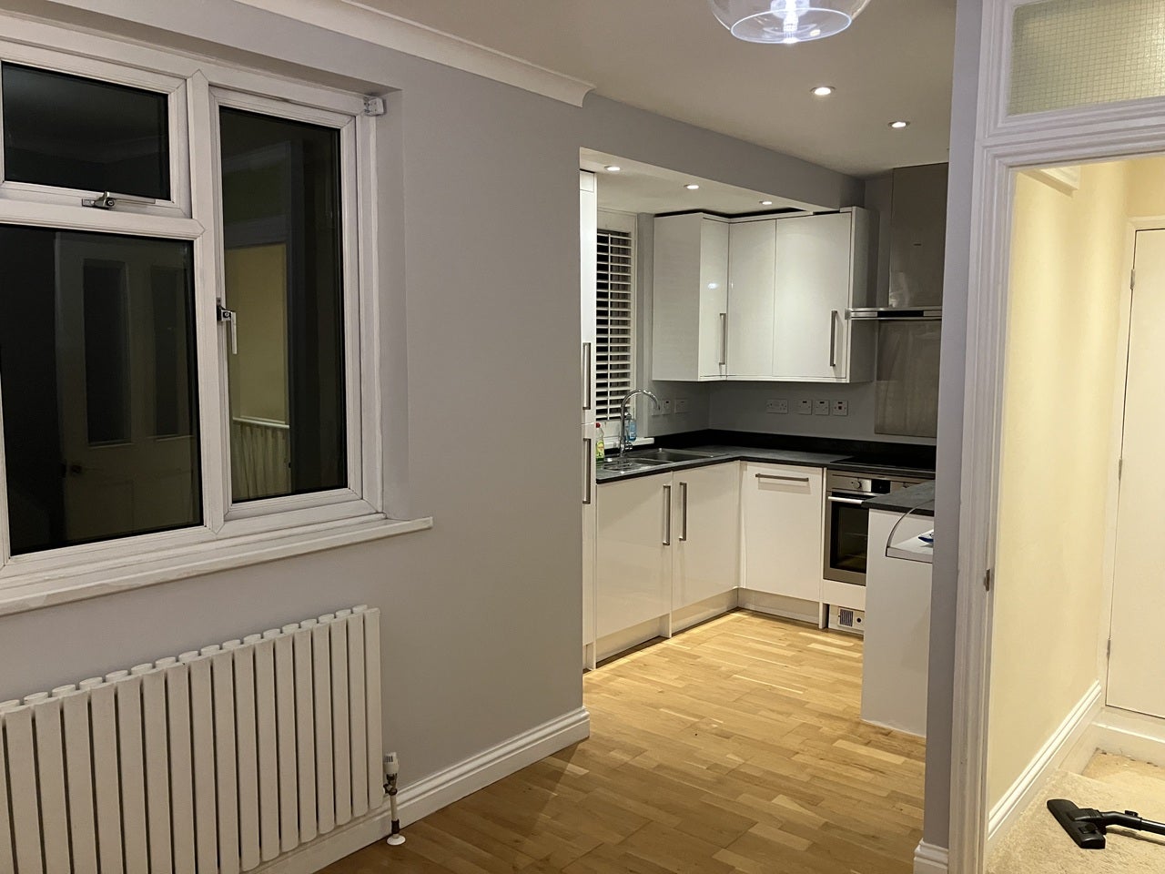 Flat Abbott Avenue in Greater London