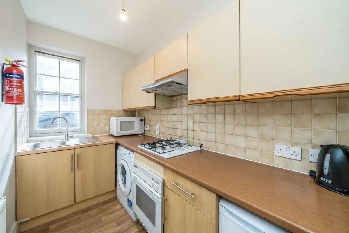 Flat Montague Road in Greater London