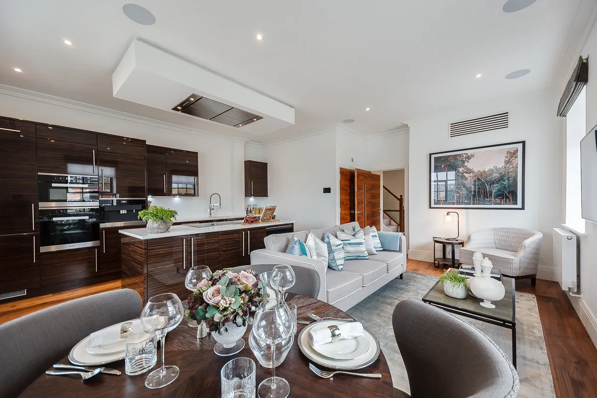 Flat Crabtree Lane in Greater London