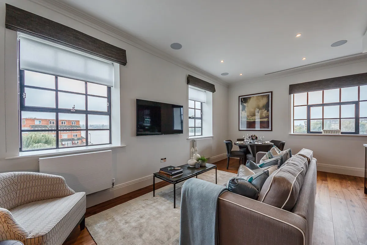 Flat Crabtree Lane in Greater London