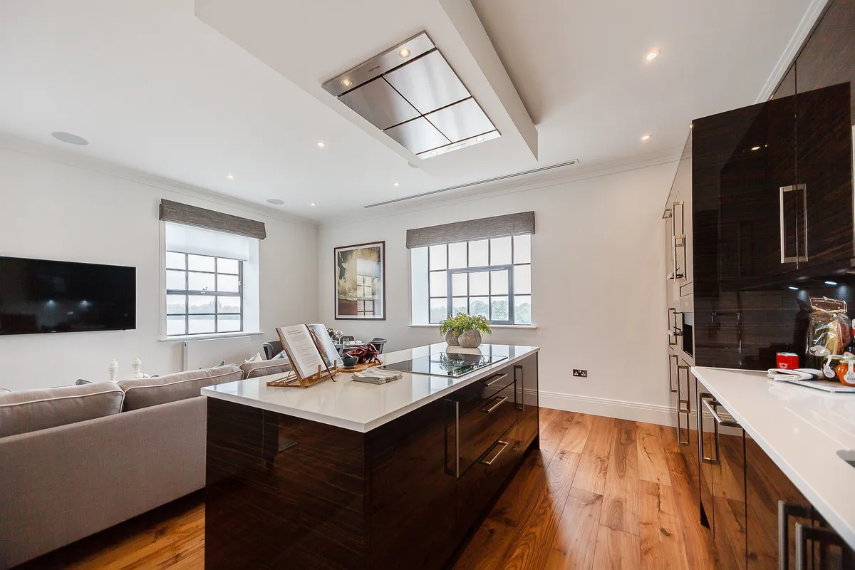 Flat Crabtree Lane in Greater London