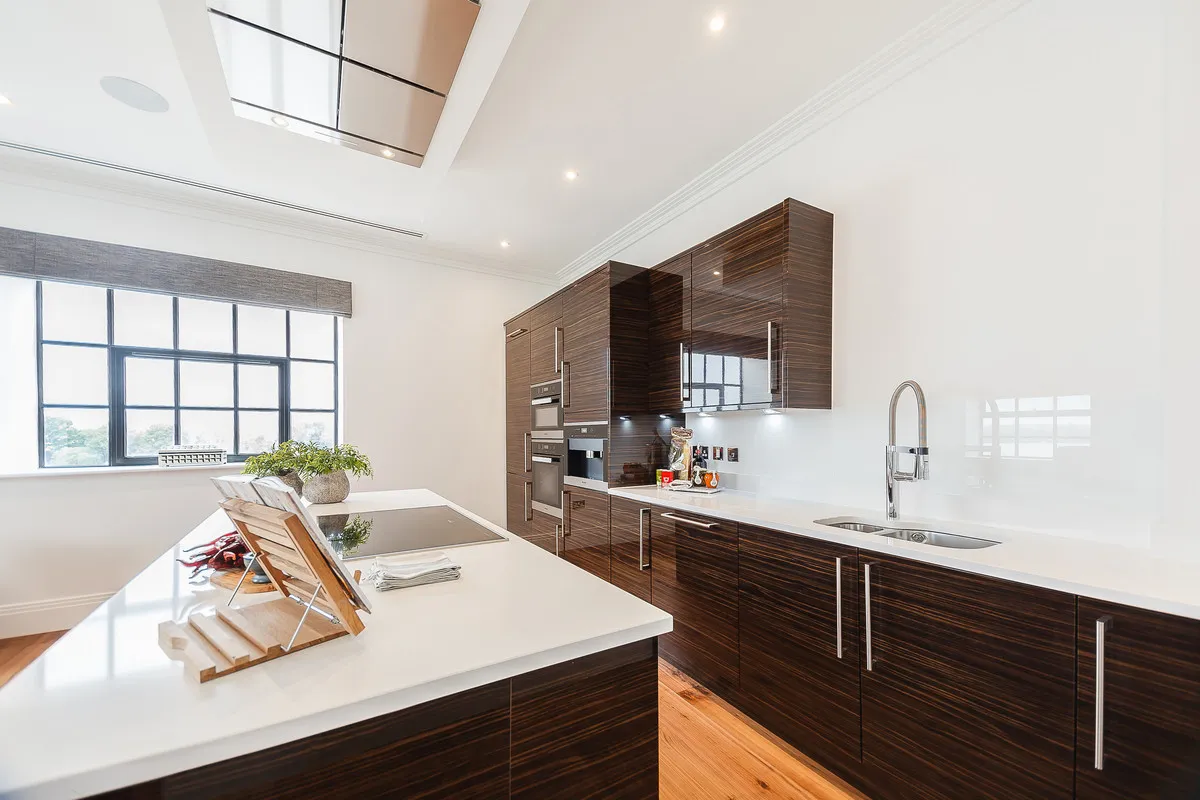 Flat Crabtree Lane in Greater London