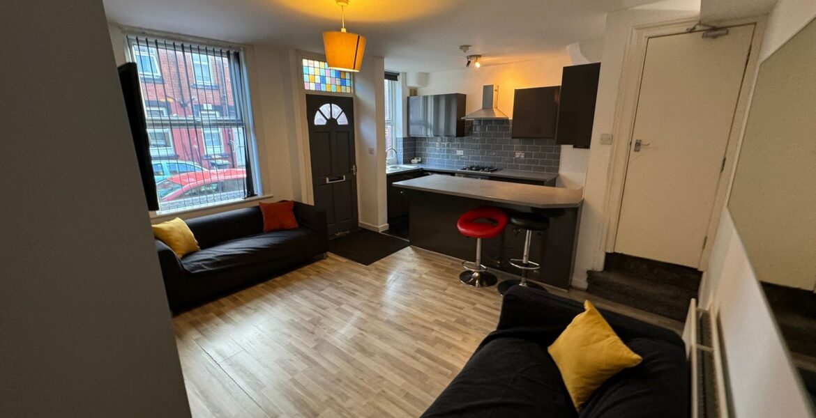 Room Harold Grove in Leeds