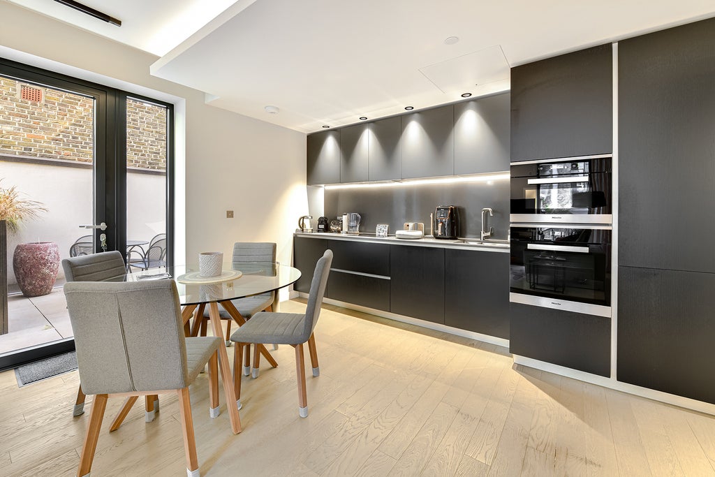 Flat Parker Street in Greater London
