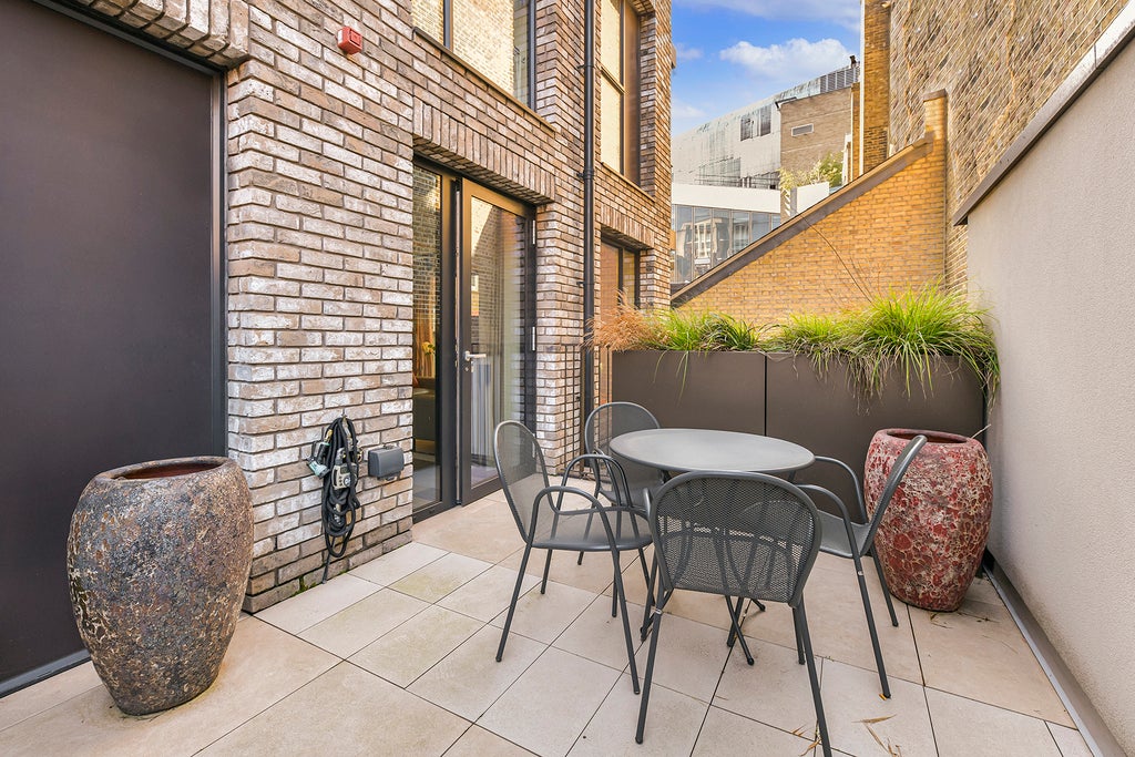 Flat Parker Street in Greater London