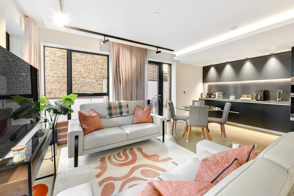 Flat Parker Street in Greater London