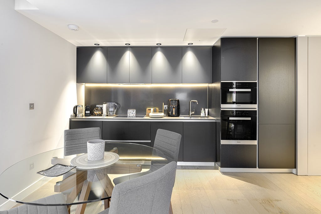 Flat Parker Street in Greater London