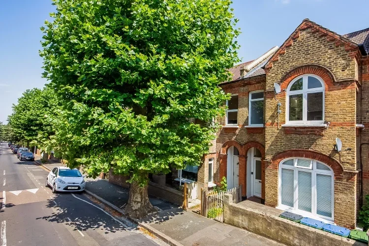 Flat Elliscombe Road in Greater London