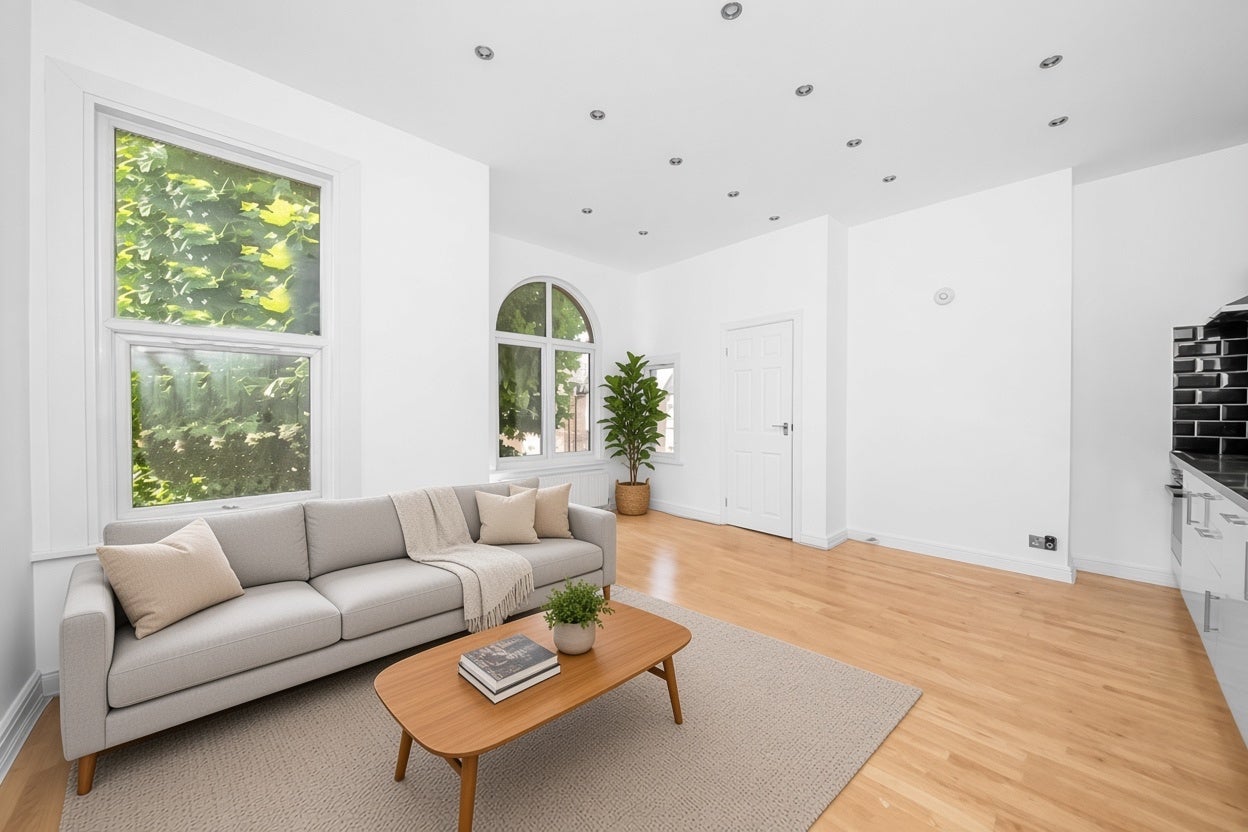 Flat Elliscombe Road in Greater London