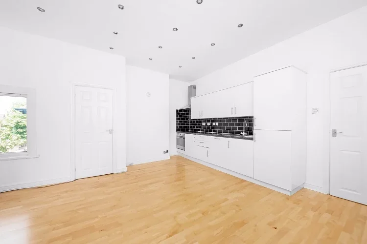 Flat Elliscombe Road in Greater London