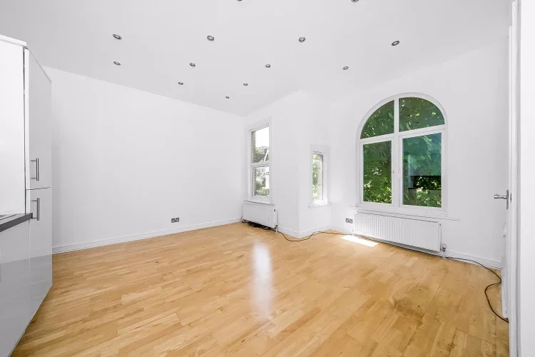 Flat Elliscombe Road in Greater London