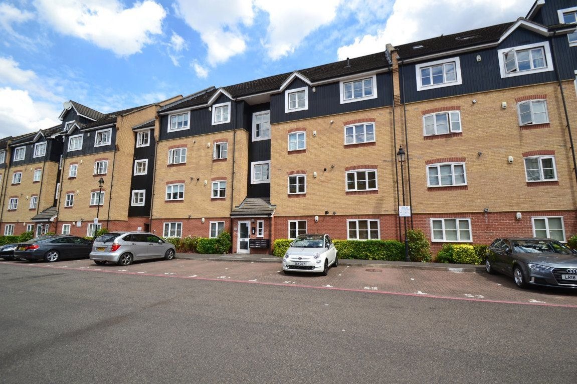 Flat Brunel Court in Hemel Hempstead