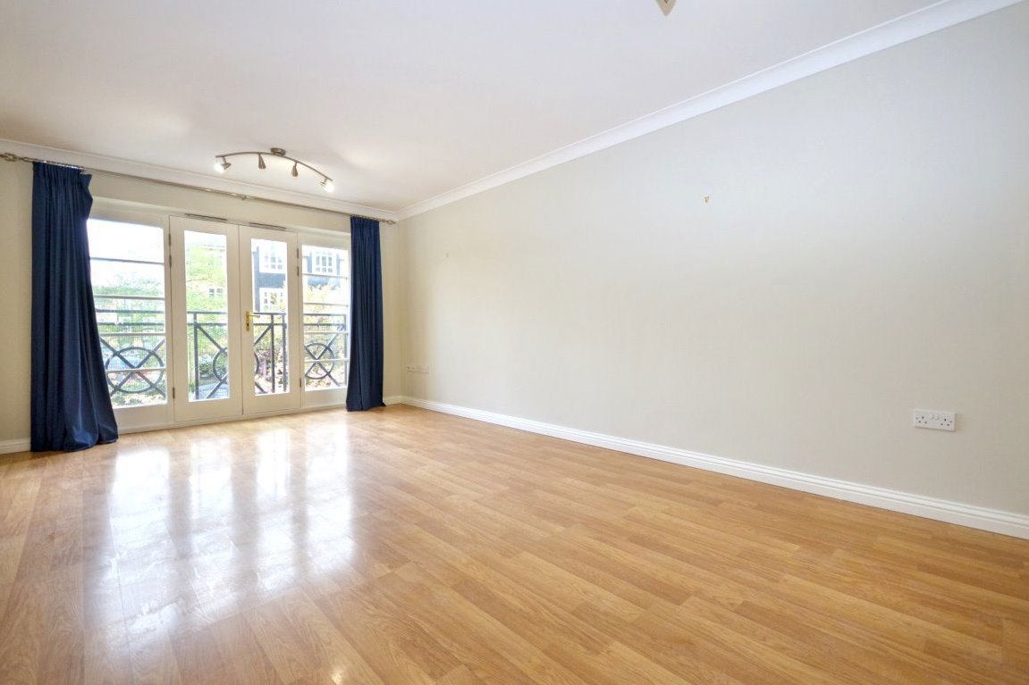 Flat Brunel Court in Hemel Hempstead