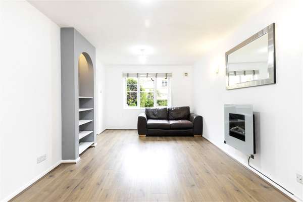 Flat Heddington Grove in Greater London