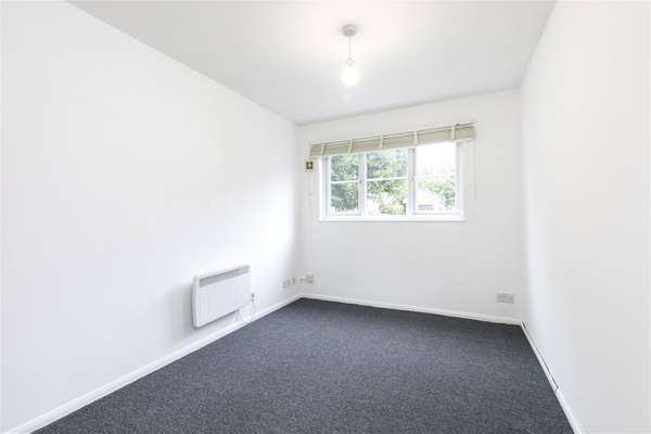 Flat Heddington Grove in Greater London