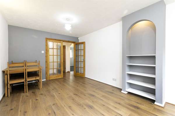 Flat Heddington Grove in Greater London