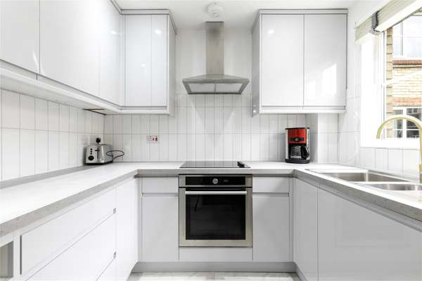 Flat Heddington Grove in Greater London