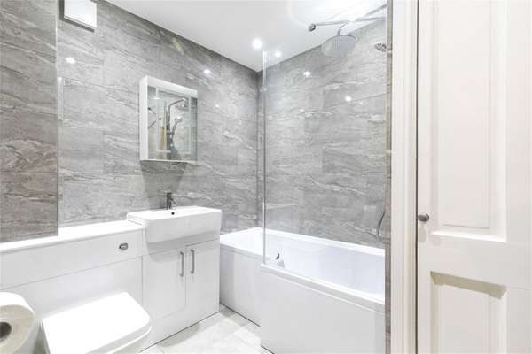 Flat Heddington Grove in Greater London