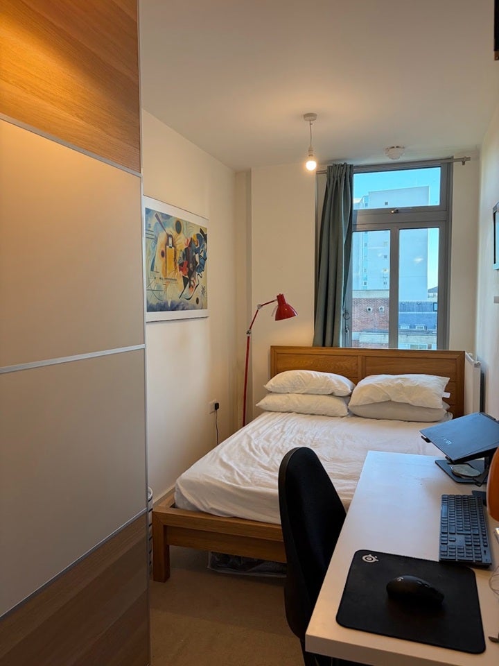 Flat Salton Square in Greater London