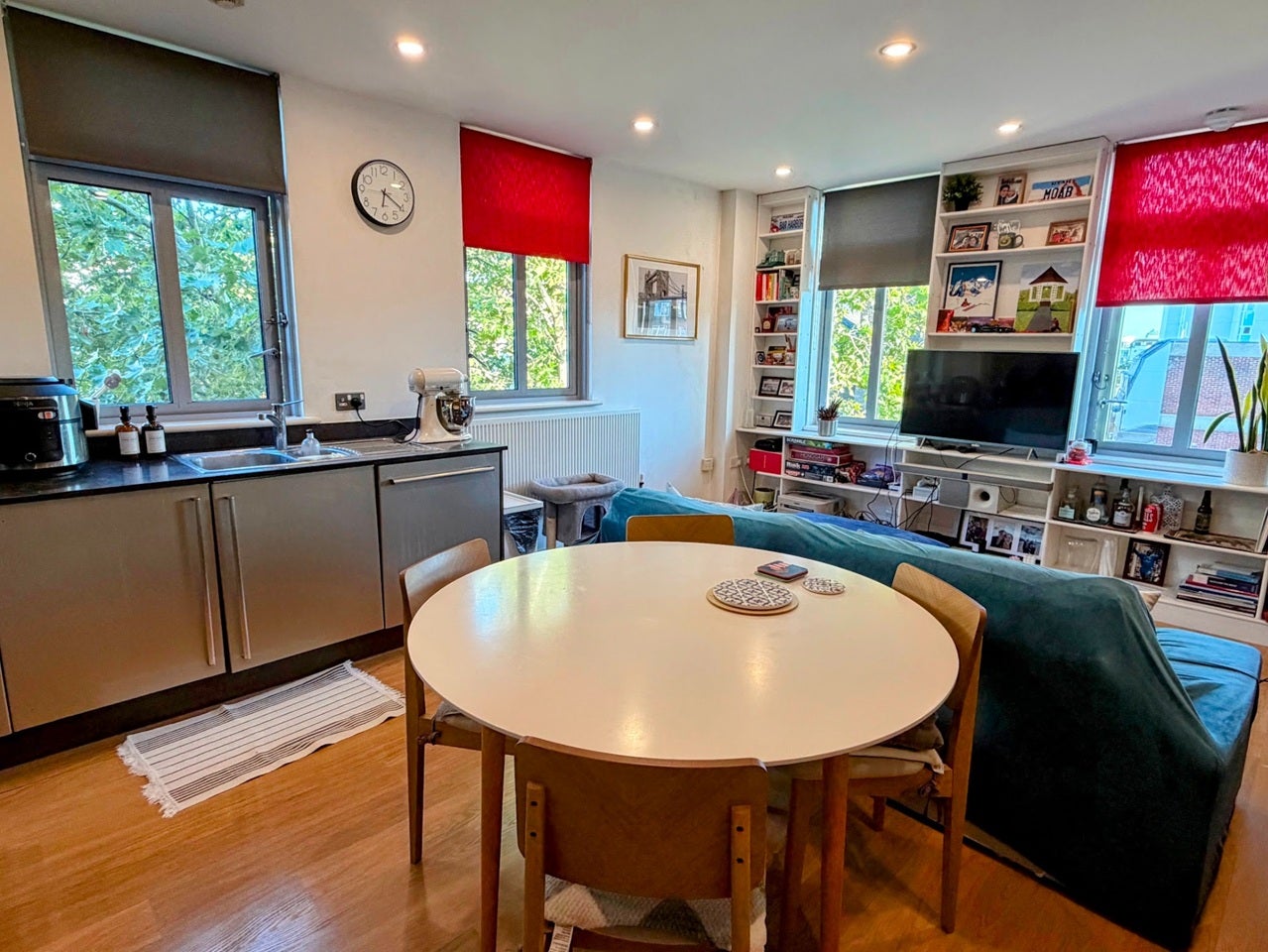 Flat Salton Square in Greater London