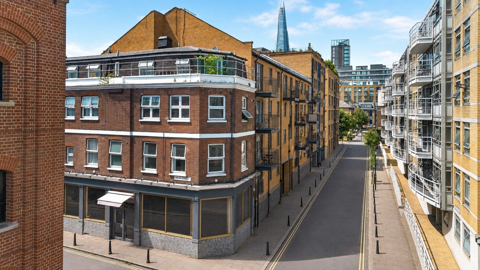 Flat Curlew Street in Greater London
