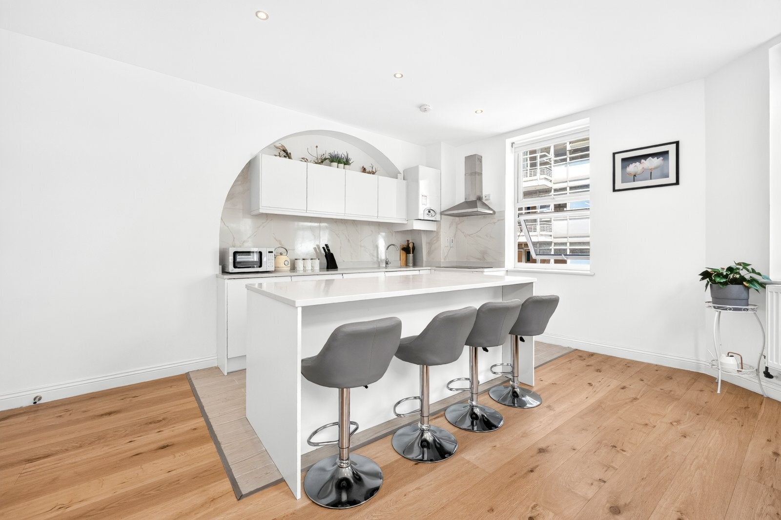 Flat Curlew Street in Greater London
