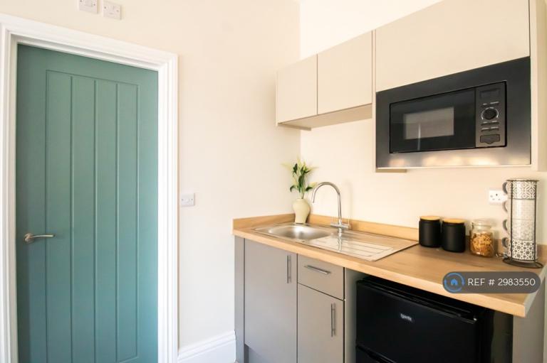 Room Fosse Road South in Leicester