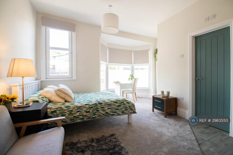 Room Fosse Road South in Leicester