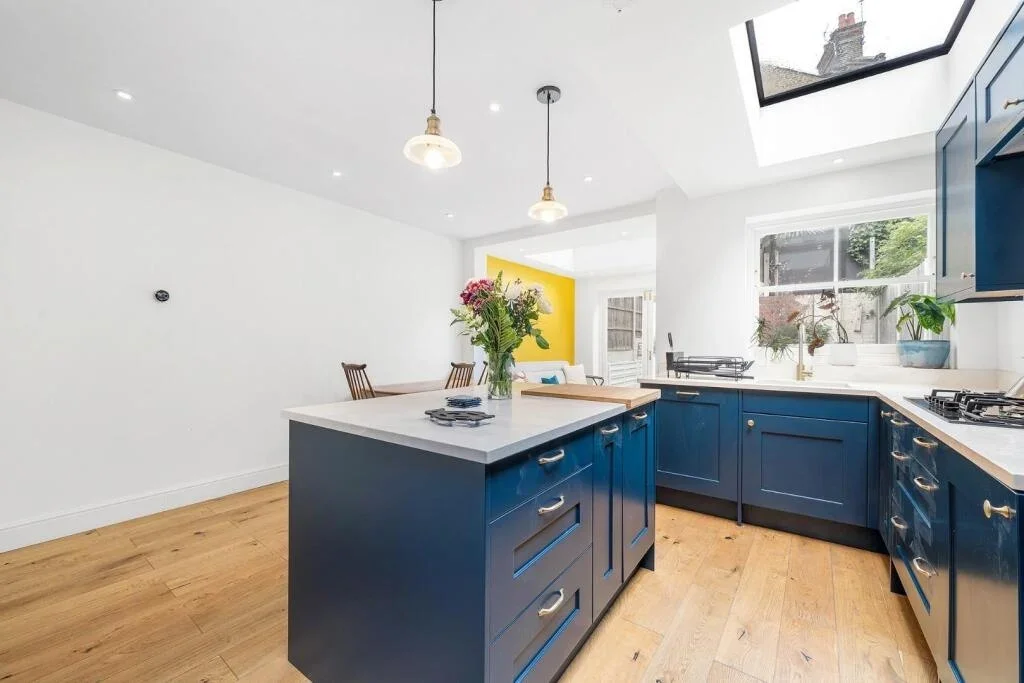 Flat Leander Road in Greater London